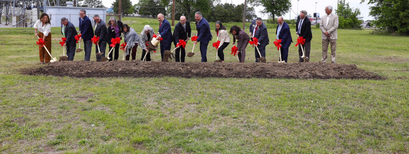 Governor Anoatubby leads groundbreaking for Ardmore youth club