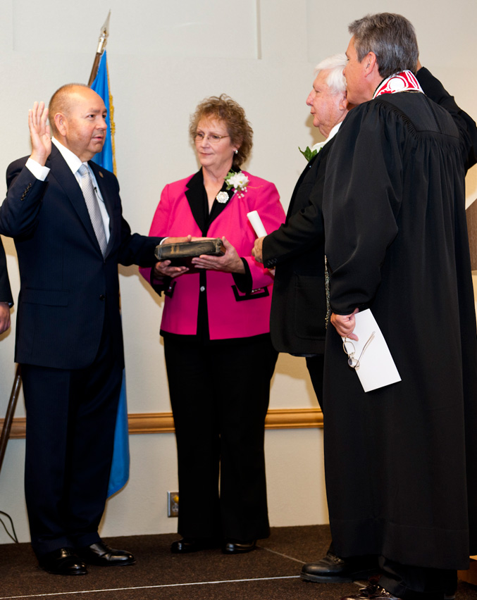 Chickasaw Nation Gov. Bill Anoatubby takes oath of office